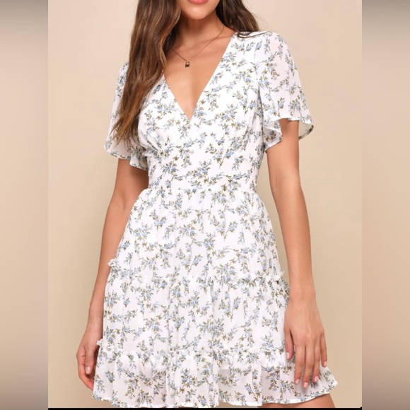 Lulus Dresses & Skirts - Lulu’s Floral Dress | Size L